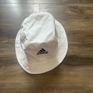 💗Adidas White Bucket Hat